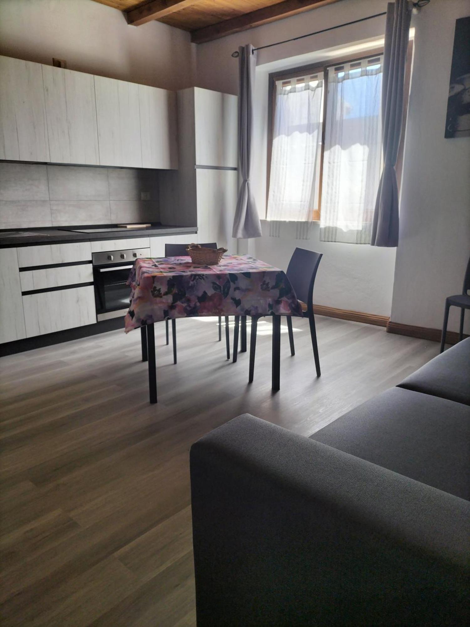 The Square Apartment โอโรเซย ภายนอก รูปภาพ